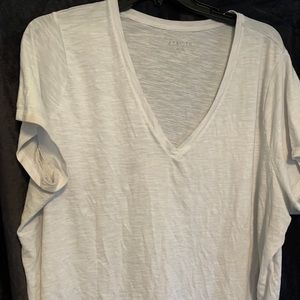 Ava & Viv white V-neck tee 4X